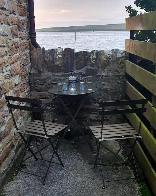 Waterfront Apartment, St Margarets Hope, Orkney Apartment *