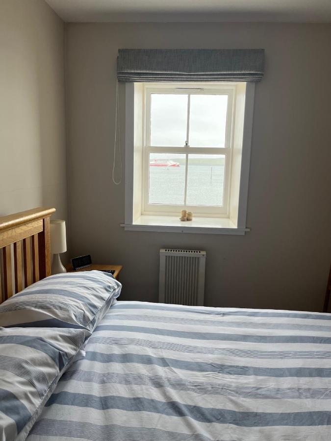 Waterfront Apartment, St Margarets Hope, Orkney Apartment *